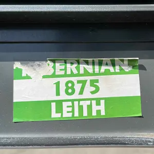 󠁧󠁢󠁳󠁣󠁴󠁿 Hibernian football sticker #2870 found in this city