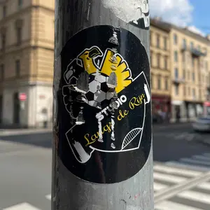 Vitesse Arnhem football sticker #2341 found in this city