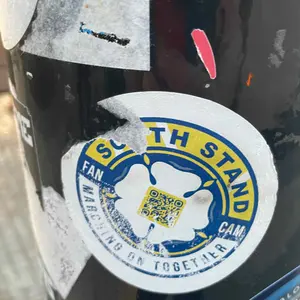 󠁧󠁢󠁥󠁮󠁧󠁿 Leeds United football sticker #2469 found in this city