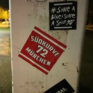FC Bayern Munich football sticker #3562 found in this city
