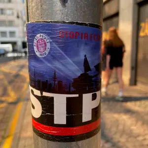 FC St Pauli football sticker #2329 found in this city