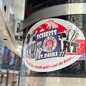 Hamburger SV football sticker #2828 found in this city