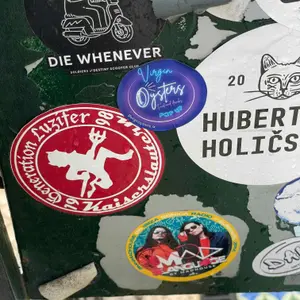 1 FC Kaiserslautern football sticker #3928 found in this city