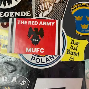 󠁧󠁢󠁥󠁮󠁧󠁿 Manchester United football sticker #4003 found in this city